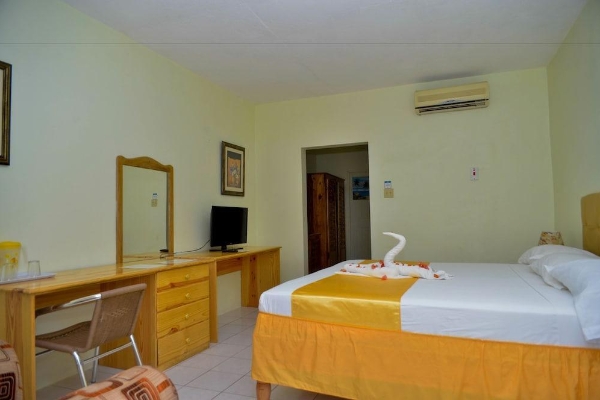 Hotel Fun Holiday Beach Resort (Whitehall)